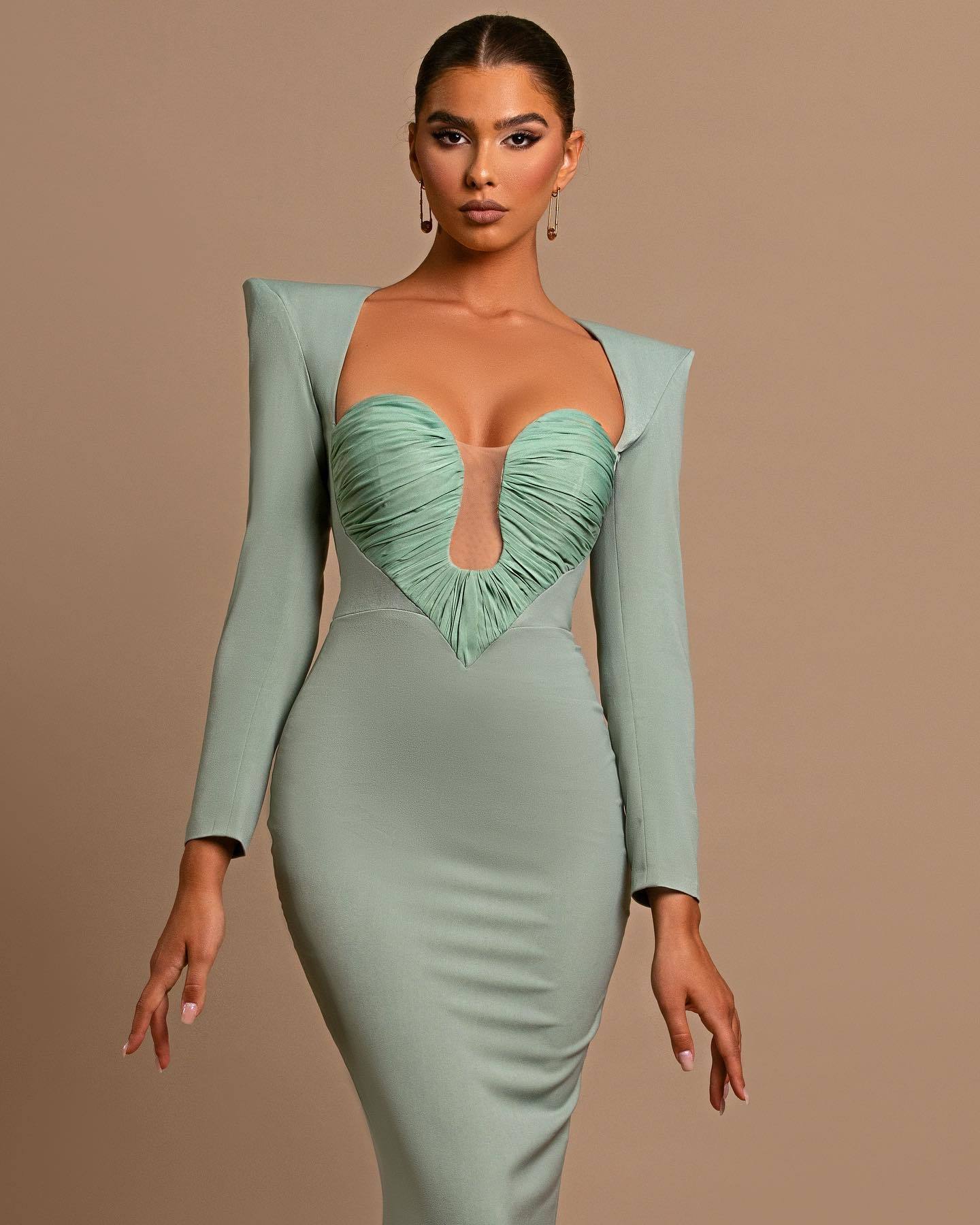 Elegant long-sleeved square-neck solid-color evening gown dress