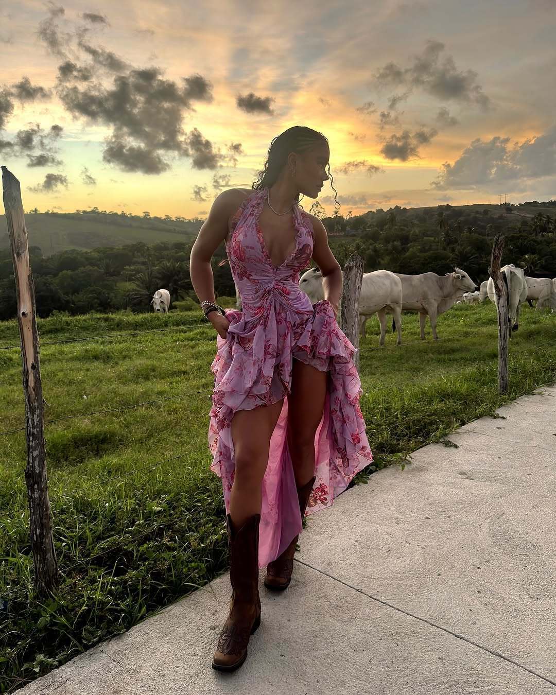 Sweet sleeveless halterneck floral sexy lotus leaf long dress