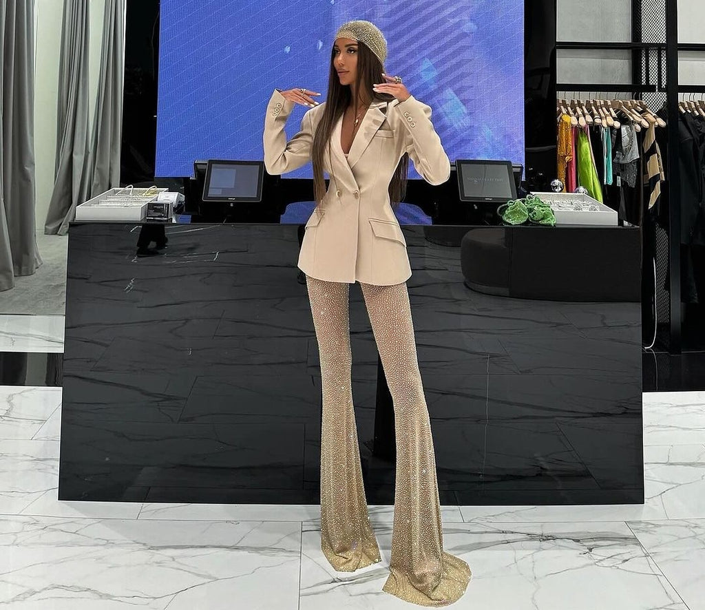Sexy V-neck suit jacket with hot diamonds and heavy-duty trousers, fashionable and light luxury two-piece suit for women