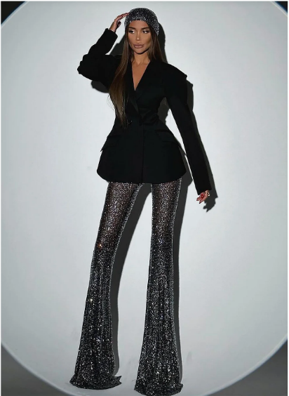 Sexy V-neck suit jacket with hot diamonds and heavy-duty trousers, fashionable and light luxury two-piece suit for women